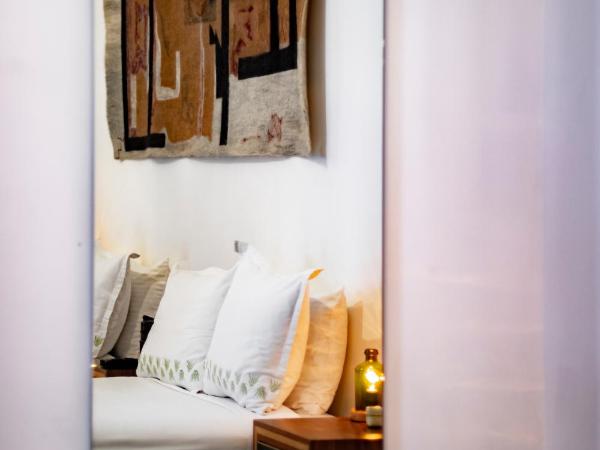 Hotel Los Amantes : photo 3 de la chambre chambre lits jumeaux