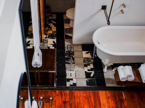 Hotel Los Amantes : photo 6 de la chambre suite lit king-size avec balcon