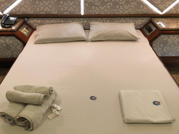 Hotel Sheik (Adults Only) : photo 2 de la chambre suite avec baignoire spa (2 adultes)
