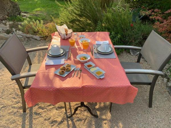 Bastide Sainte Agns : photo 7 de la chambre chambre lit king-size - vue sur jardin