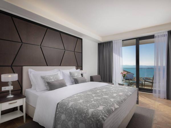 Ellure Luxury Suites : photo 1 de la chambre chambre adria lit king-size - vue sur mer