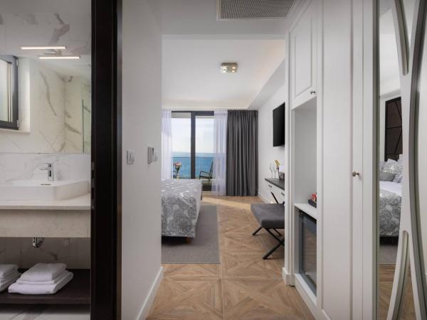 Ellure Luxury Suites : photo 7 de la chambre chambre adria lit king-size - vue sur mer