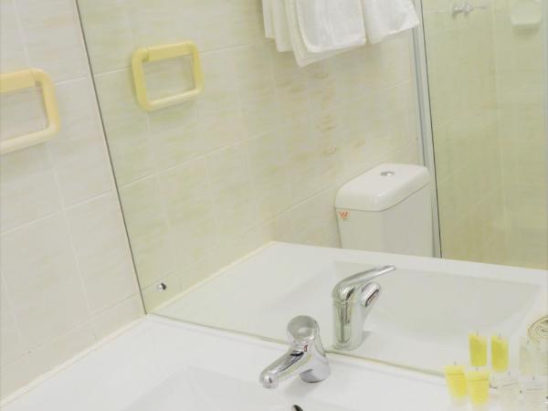 North Ryde Guesthouse : photo 3 de la chambre chambre queen de luxe avec salle de bains privative