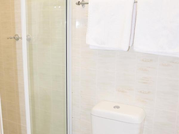 North Ryde Guesthouse : photo 4 de la chambre chambre queen de luxe avec salle de bains privative