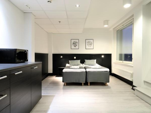 Forenom Aparthotel Tampere : photo 8 de la chambre chambre lits jumeaux avec balcon d'Été