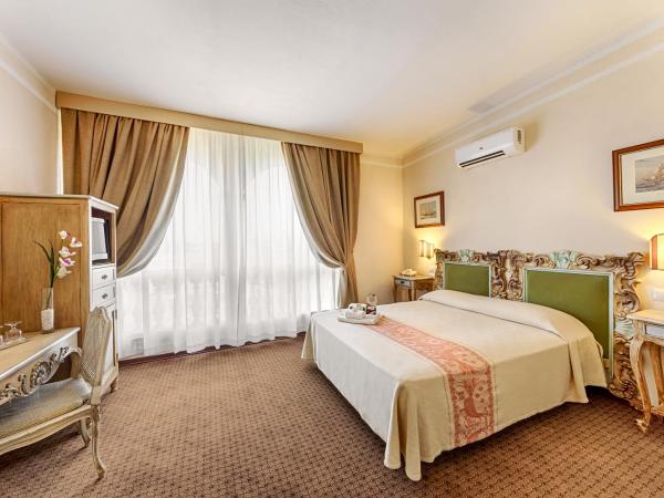 Colonna Palace Hotel Mediterraneo : photo 4 de la chambre chambre lits jumeaux/double standard