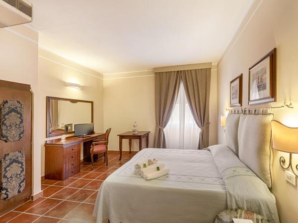Colonna Palace Hotel Mediterraneo : photo 3 de la chambre chambre triple