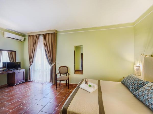 Colonna Palace Hotel Mediterraneo : photo 2 de la chambre chambre triple