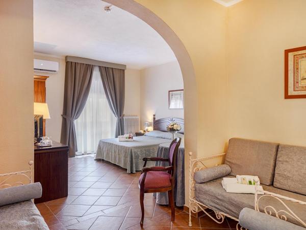 Colonna Palace Hotel Mediterraneo : photo 3 de la chambre chambre quadruple