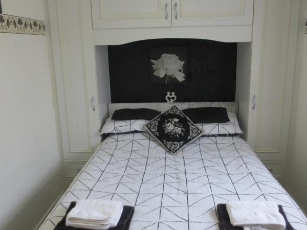 The Salendine : photo 5 de la chambre chambre double avec salle de bains privative