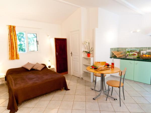 Villa Les Lieges de Palombaggia : photo 4 de la chambre studio avec vue sur jardin