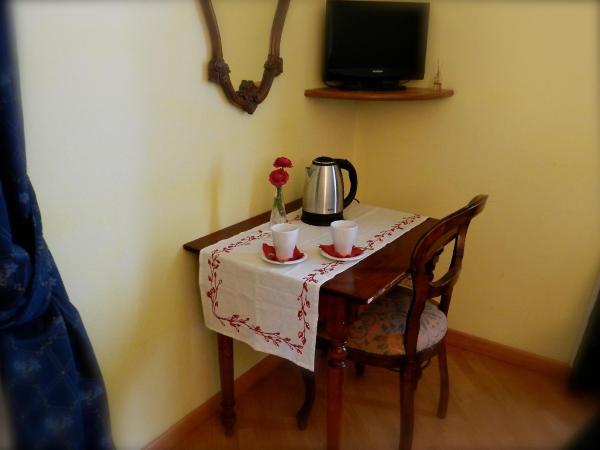 Hotel Ristorante Piccolo Chianti : photo 4 de la chambre chambre triple - vue sur rue