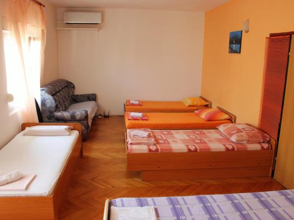 Eros Rooms : photo 1 de la chambre lit simple dans dortoir mixte