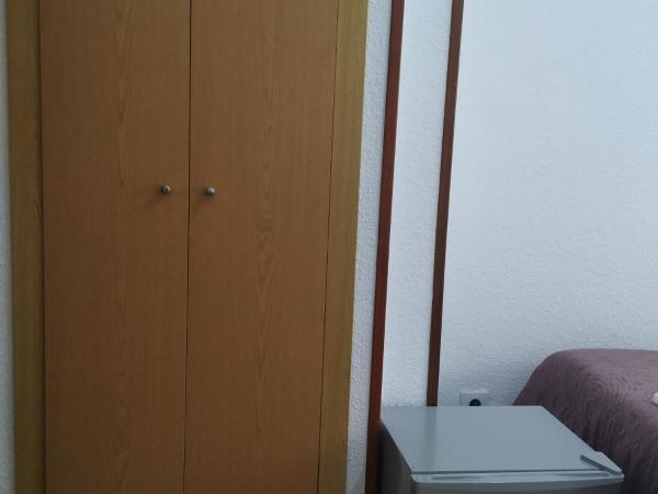 Pension Cuatro Torres : photo 4 de la chambre chambre lits jumeaux avec salle de bains