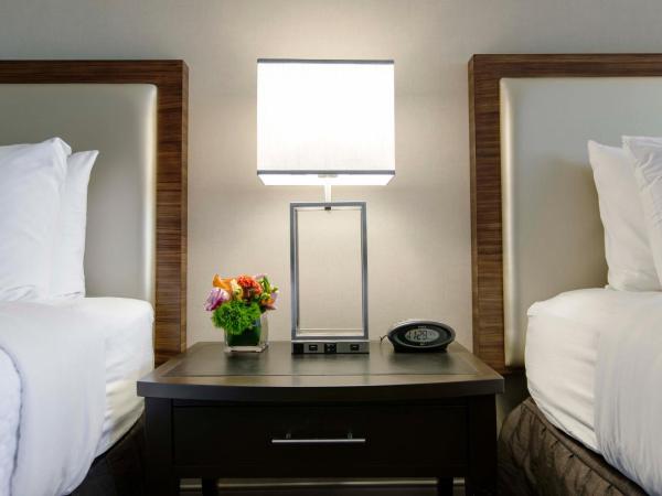 Crowne Plaza Atlanta Midtown, an IHG Hotel : photo 4 de la chambre chambre standard avec 2 lits queen-size