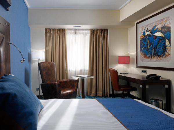 Crowne Plaza Athens City Centre, an IHG Hotel : photo 10 de la chambre chambre double premium avec 2 lits doubles et accès au salon