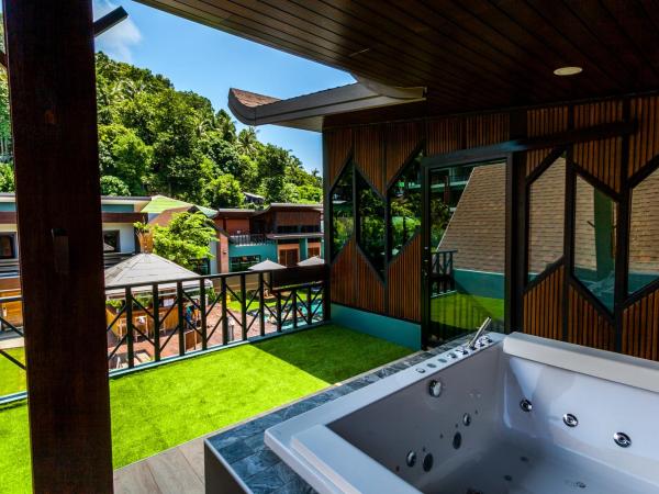 ChaoKoh Phi Phi Hotel and Resort- SHA Extra Plus : photo 10 de la chambre villa de luxe avec vue sur la piscine