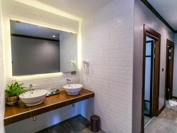 ChaoKoh Phi Phi Hotel and Resort- SHA Extra Plus : photo 9 de la chambre villa de luxe avec vue sur la piscine