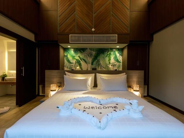 ChaoKoh Phi Phi Hotel and Resort- SHA Extra Plus : photo 3 de la chambre villa de luxe avec vue sur la piscine