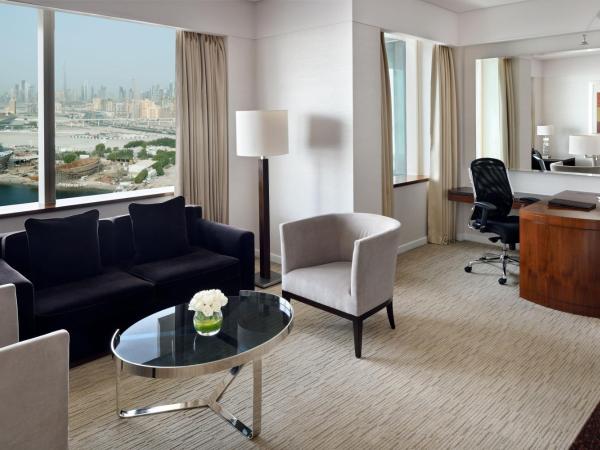 Crowne Plaza Dubai Festival City : photo 2 de la chambre one-bedroom suite with waterfront view