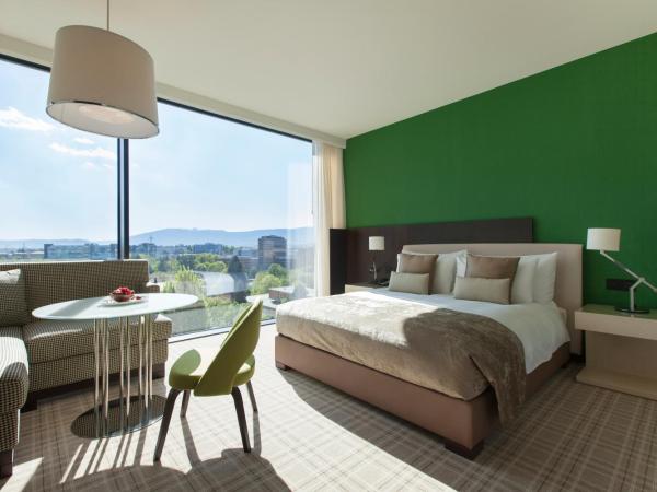 Crowne Plaza Geneva, an IHG Hotel : photo 6 de la chambre hébergement premium - dernier Étage 