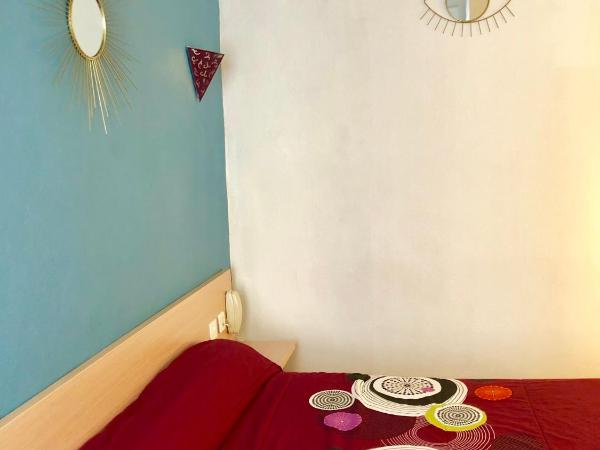 Hôtel Colisée-Verdun Centre Gare Saint-Roch : photo 10 de la chambre chambre double avec douche