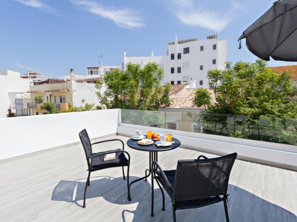 Faro Clara Suites : photo 6 de la chambre chambre double avec terrasse