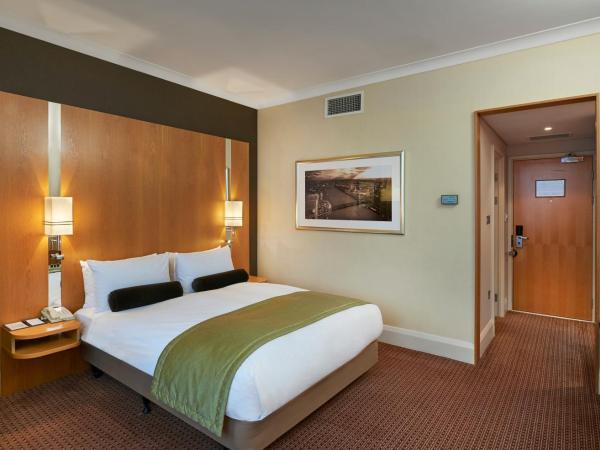 Crowne Plaza London Ealing, an IHG Hotel : photo 2 de la chambre chambre lit queen-size - accesible aux personnes à mobilité réduite/rez-de-chaussée