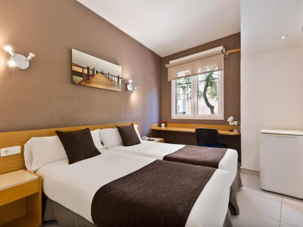 Hotel Travessera : photo 8 de la chambre chambre lits jumeaux