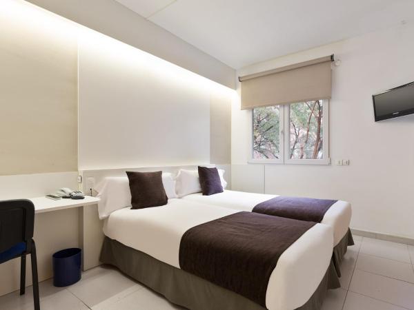 Hotel Travessera : photo 5 de la chambre chambre lits jumeaux