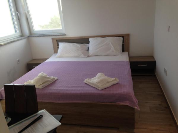 Guesthouse Bencun Medulin : photo 4 de la chambre chambre lit king-size - vue sur mer