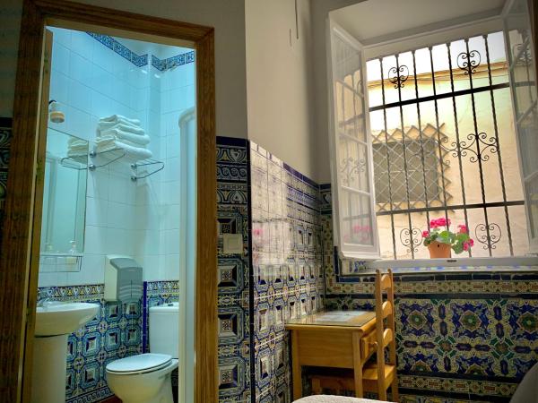 Hostal Lis : photo 4 de la chambre chambre triple