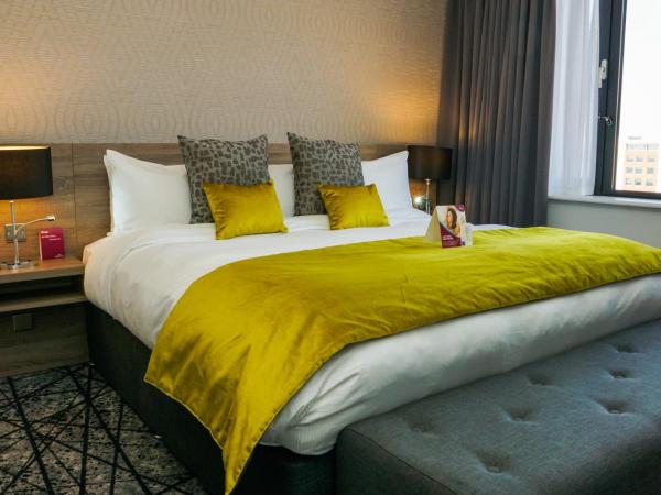 Crowne Plaza Liverpool City Centre, an IHG Hotel : photo 6 de la chambre suite avec accs au salon club 