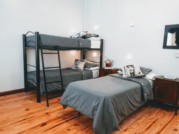 Milhouse Avenue : photo 5 de la chambre chambre triple avec salle de bains privative