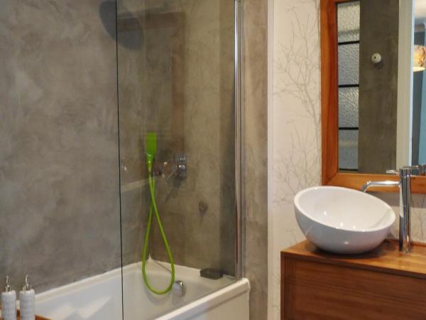 Kêr L - Breizh & Breakfast : photo 10 de la chambre chambre lit queen-size - vue sur cour