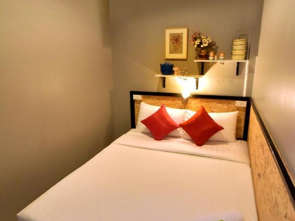 OK CHIC PHUKET HOSTEL : photo 4 de la chambre small double private room with shared bathroom