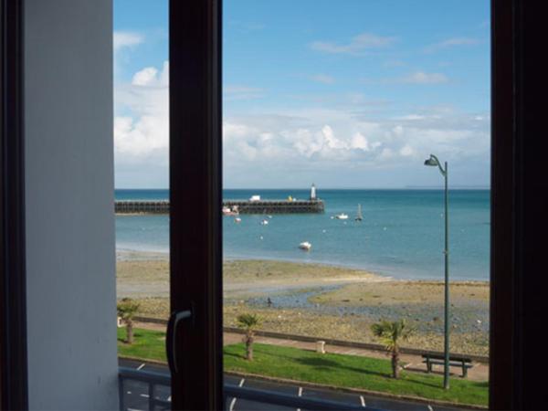 Kêr L - Breizh & Breakfast : photo 9 de la chambre chambre lit queen-size - vue sur mer