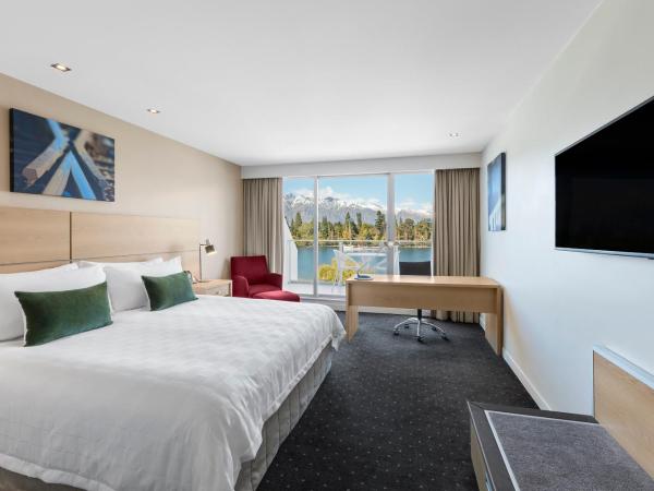 Crowne Plaza Queenstown, an IHG Hotel : photo 6 de la chambre chambre lit king-size standard - vue sur lac