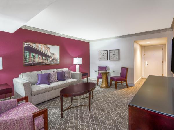 Crowne Plaza New Orleans French Qtr - Astor : photo 4 de la chambre suite 1 chambre lit king-size avec canapé-lit