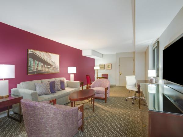 Crowne Plaza New Orleans French Qtr - Astor : photo 5 de la chambre suite 1 chambre lit king-size avec canapé-lit