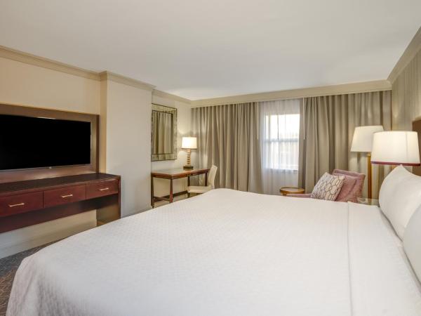 Crowne Plaza New Orleans French Qtr - Astor : photo 8 de la chambre chambre lit king-size deluxe - non-fumeurs 