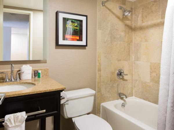 Crowne Plaza Memphis Downtown, an IHG Hotel : photo 3 de la chambre chambre double standard avec 2 lits doubles