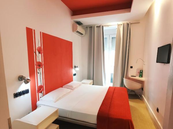 Hostal Santa Ana Colors : photo 5 de la chambre grande chambre double ou lits jumeaux