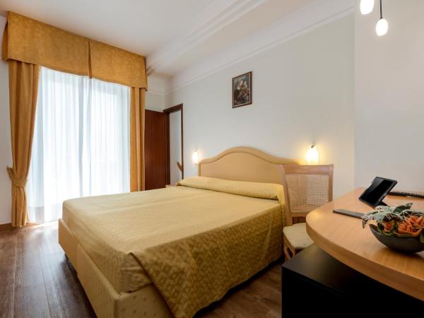 Hotel Astor : photo 2 de la chambre chambre double ou lits jumeaux classique avec vue latérale sur la mer