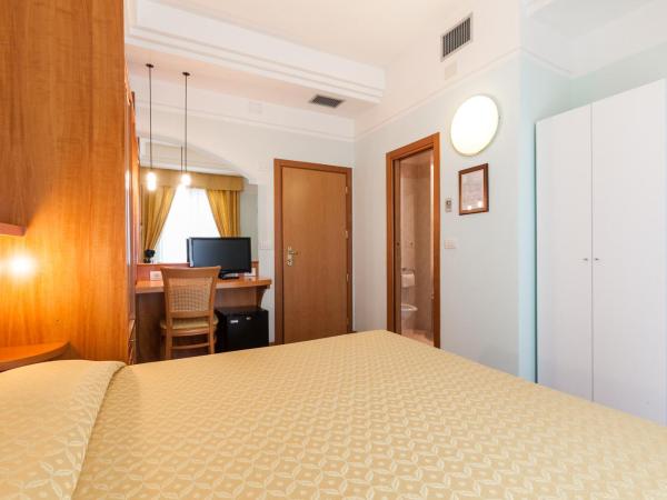 Hotel Astor : photo 4 de la chambre chambre double ou lits jumeaux classique avec vue latérale sur la mer