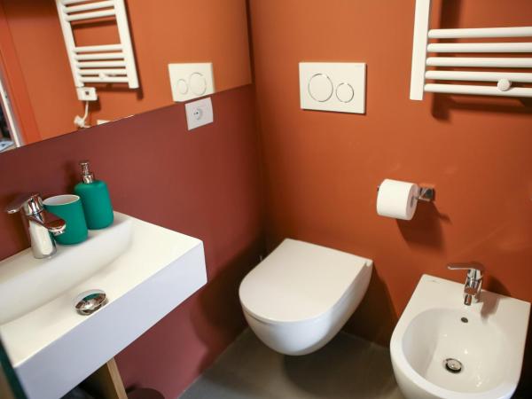 Bed and Bike Verona : photo 9 de la chambre chambre double ou lits jumeaux avec salle de bains privative