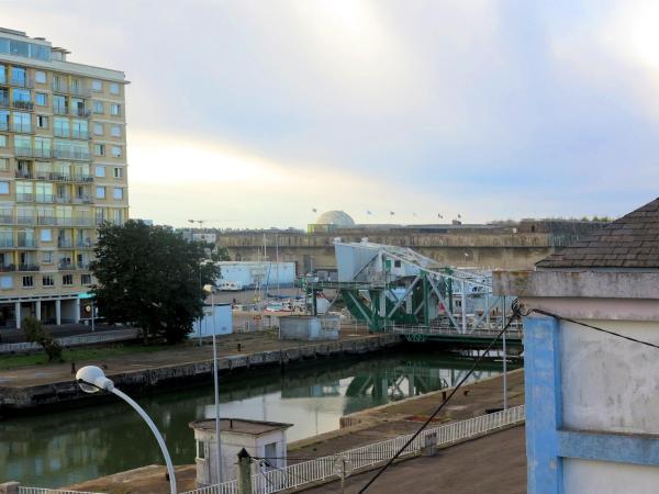 Les Abeilles : photo 8 de la chambre chambre quadruple avec salle de bains privative