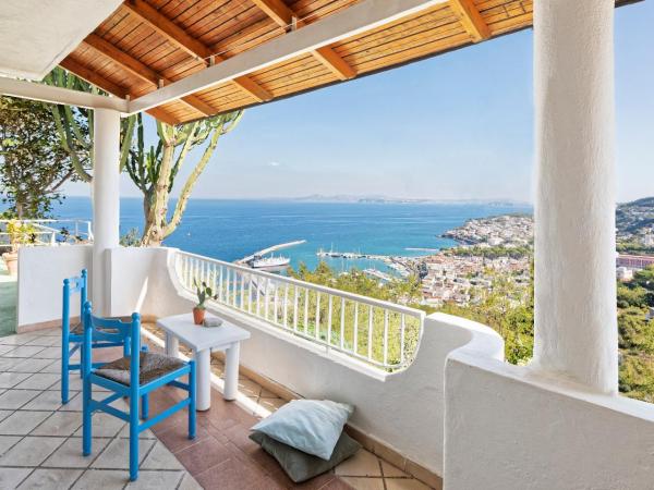 Paradise Relais Villa Janto' : photo 2 de la chambre chambre double ou lits jumeaux avec balcon - vue sur mer