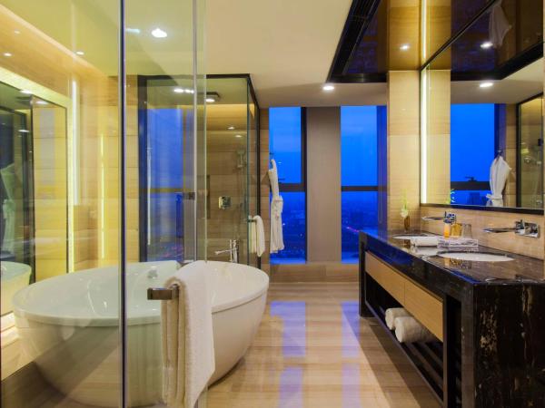 Crowne Plaza Tianjin Meijiangnan, an IHG Hotel : photo 4 de la chambre premium king room with round tub