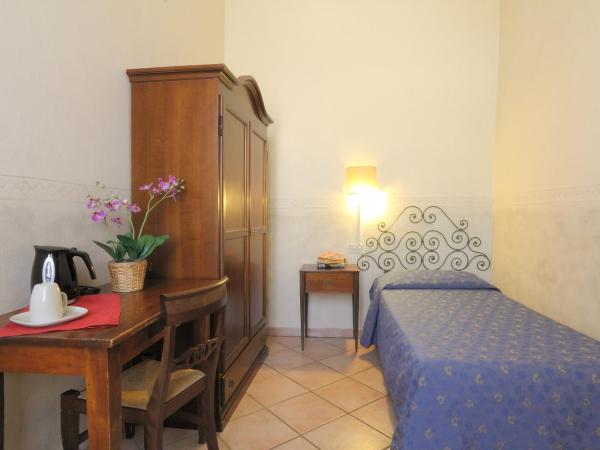 Hotel Bavaria : photo 2 de la chambre chambre simple avec salle de bains commune
